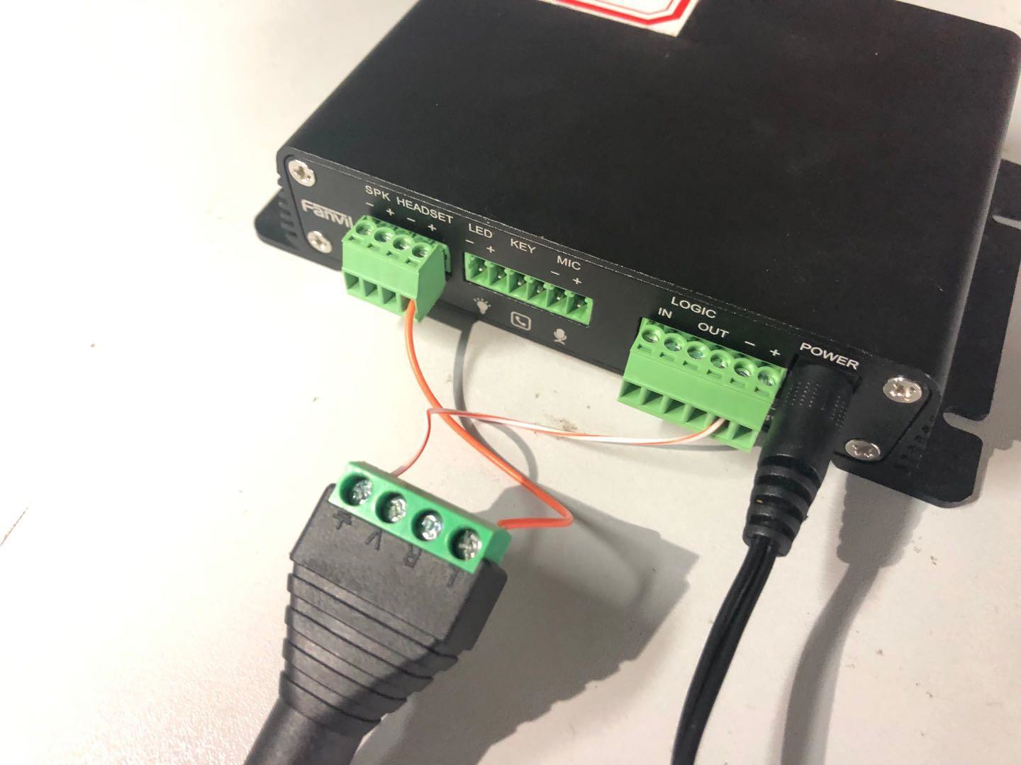 PA2 接有源音箱示意图